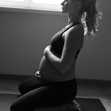 Prenatal und Postnatal Yoga & Pilates by VicTORI